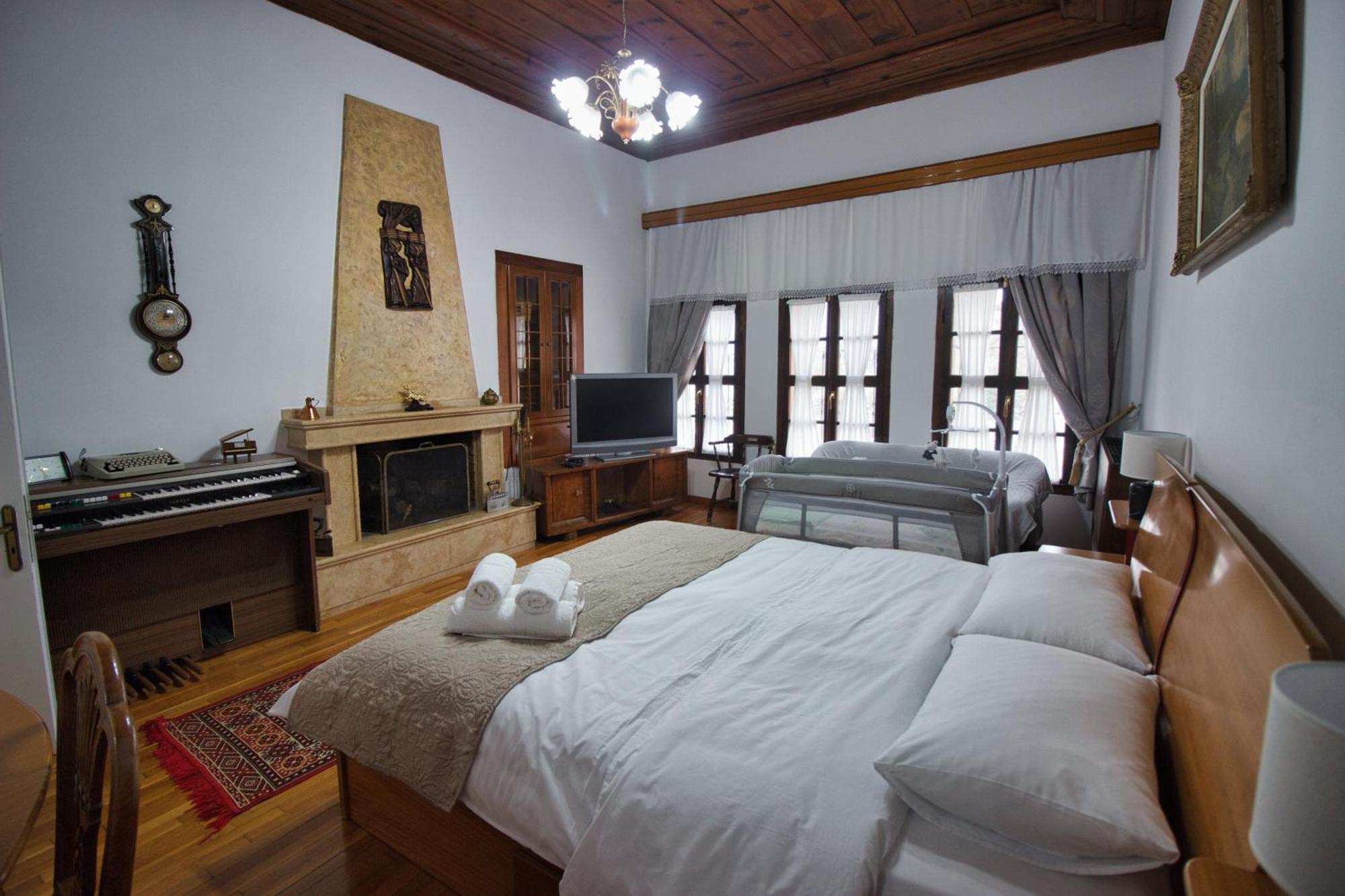 Emblematic House Apartment 2 Гирокастра Экстерьер фото