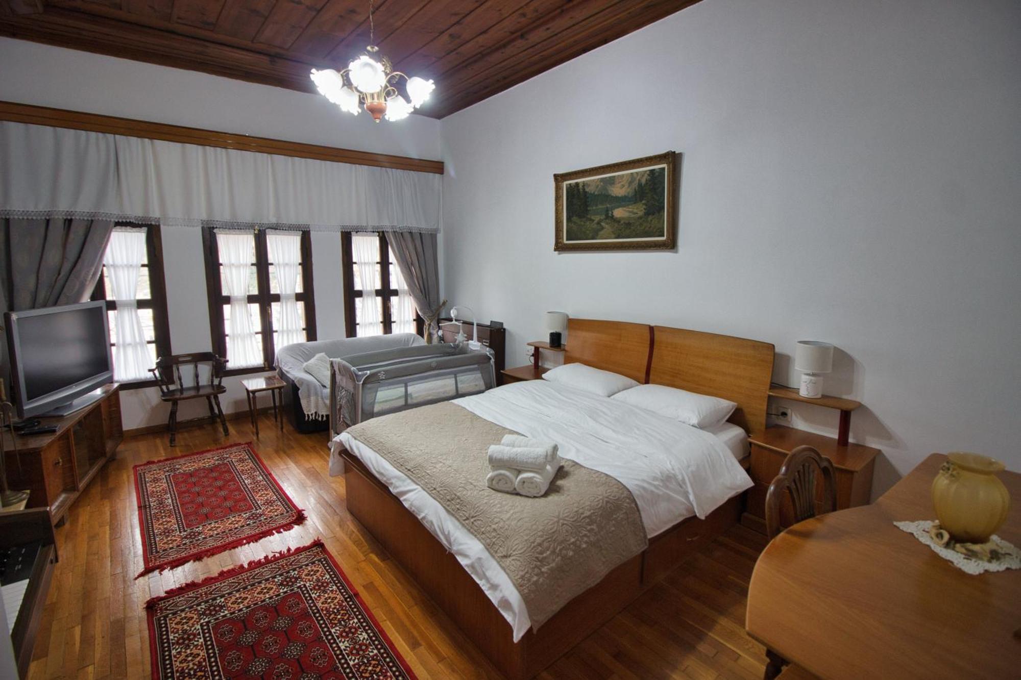 Emblematic House Apartment 2 Гирокастра Экстерьер фото