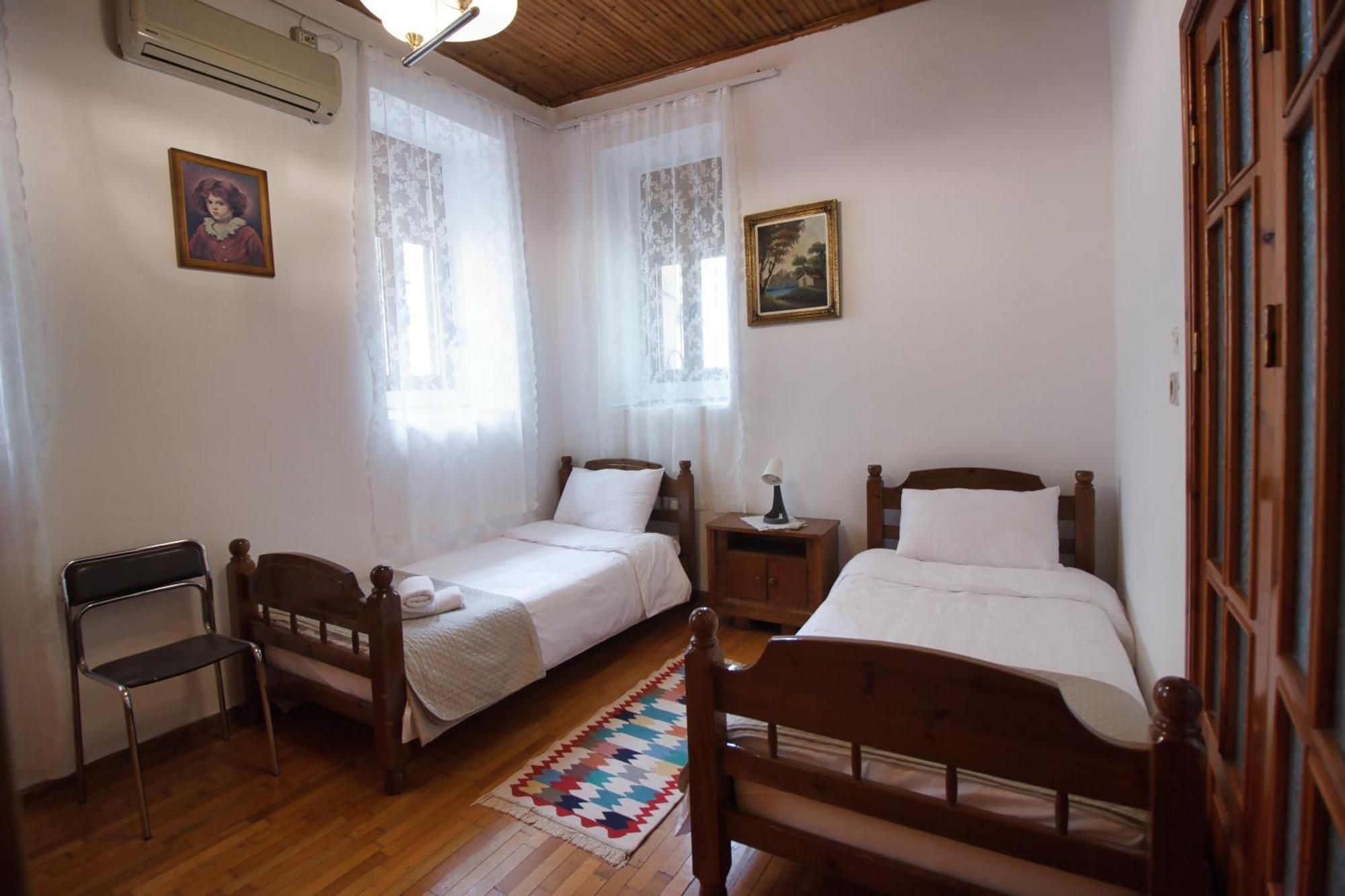 Emblematic House Apartment 2 Гирокастра Экстерьер фото