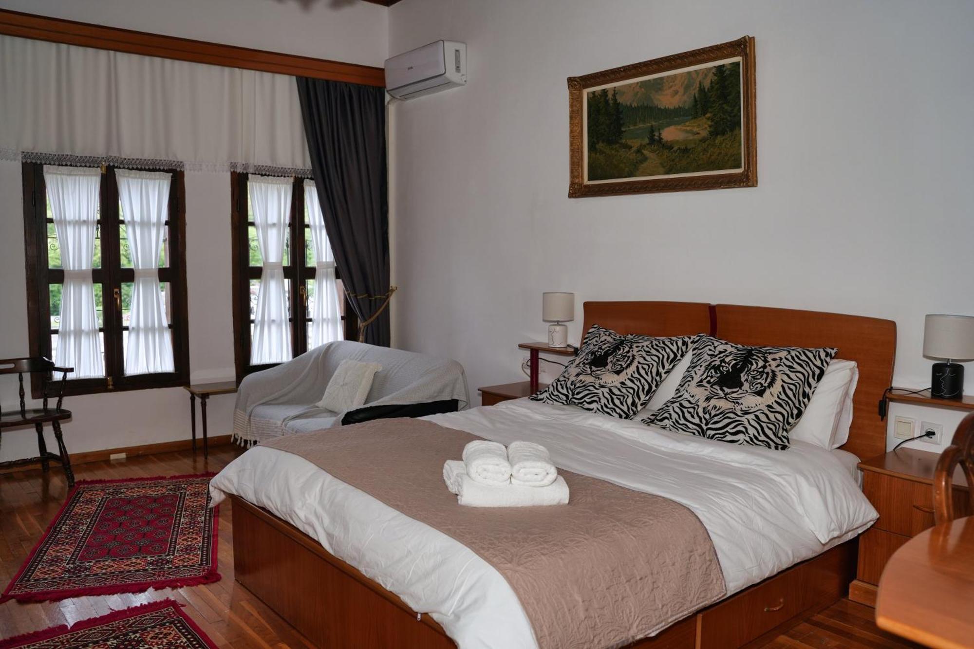 Emblematic House Apartment 2 Гирокастра Экстерьер фото