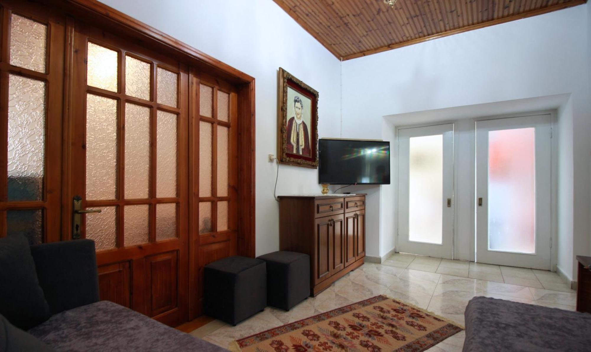 Emblematic House Apartment 2 Гирокастра Экстерьер фото