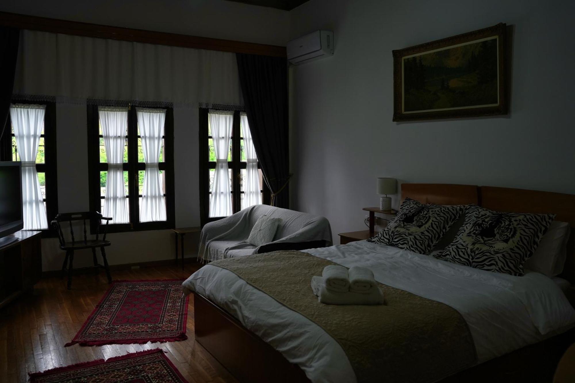 Emblematic House Apartment 2 Гирокастра Экстерьер фото